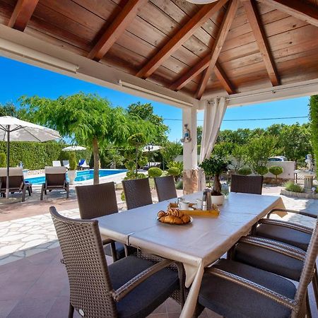 Villa Summer Oasis Dobrinj エクステリア 写真