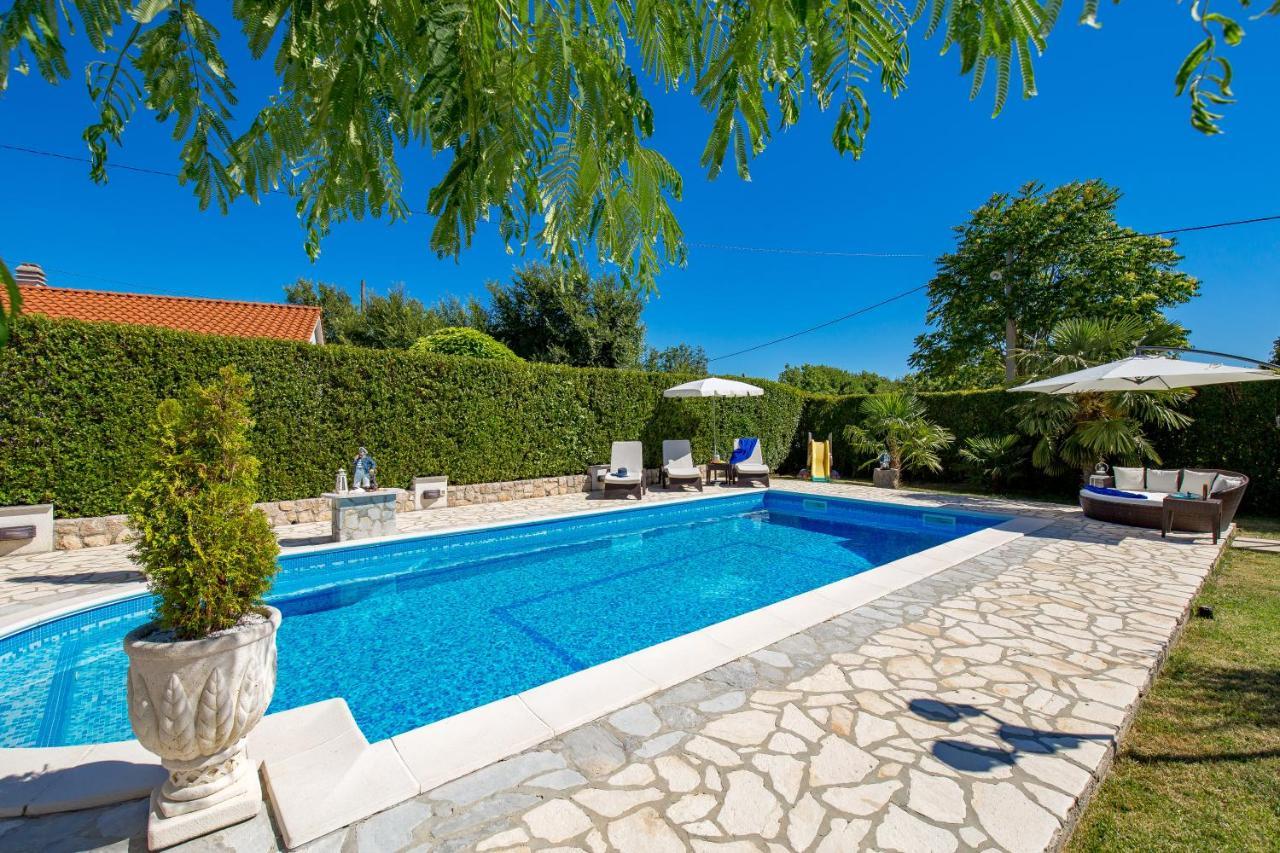 Villa Summer Oasis Dobrinj エクステリア 写真
