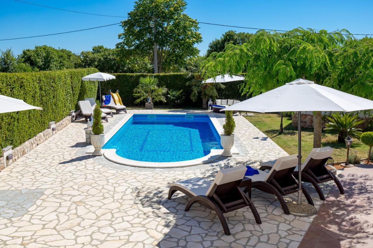 Villa Summer Oasis Dobrinj エクステリア 写真