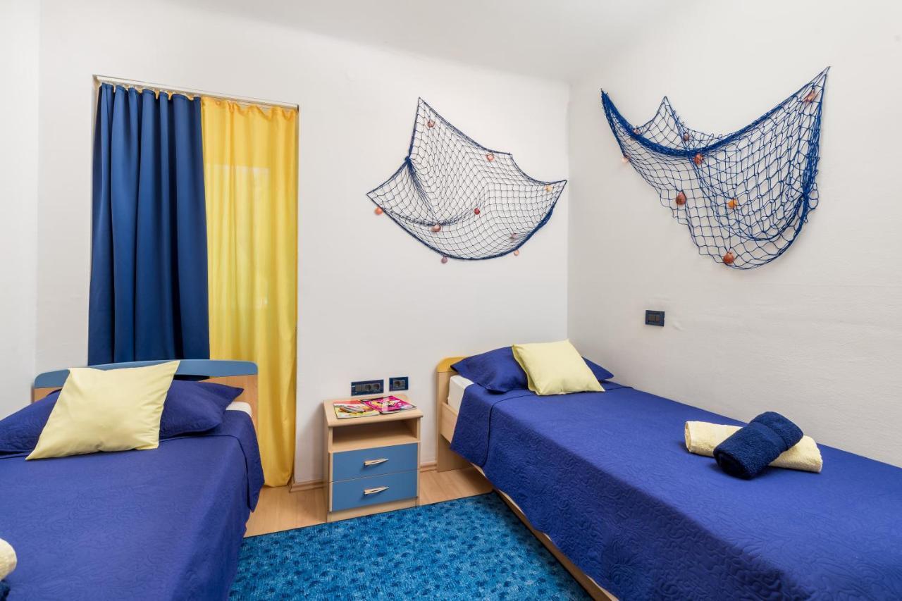 Villa Summer Oasis Dobrinj エクステリア 写真